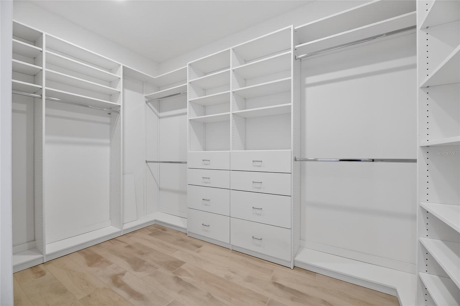 MIRABAY - Residential