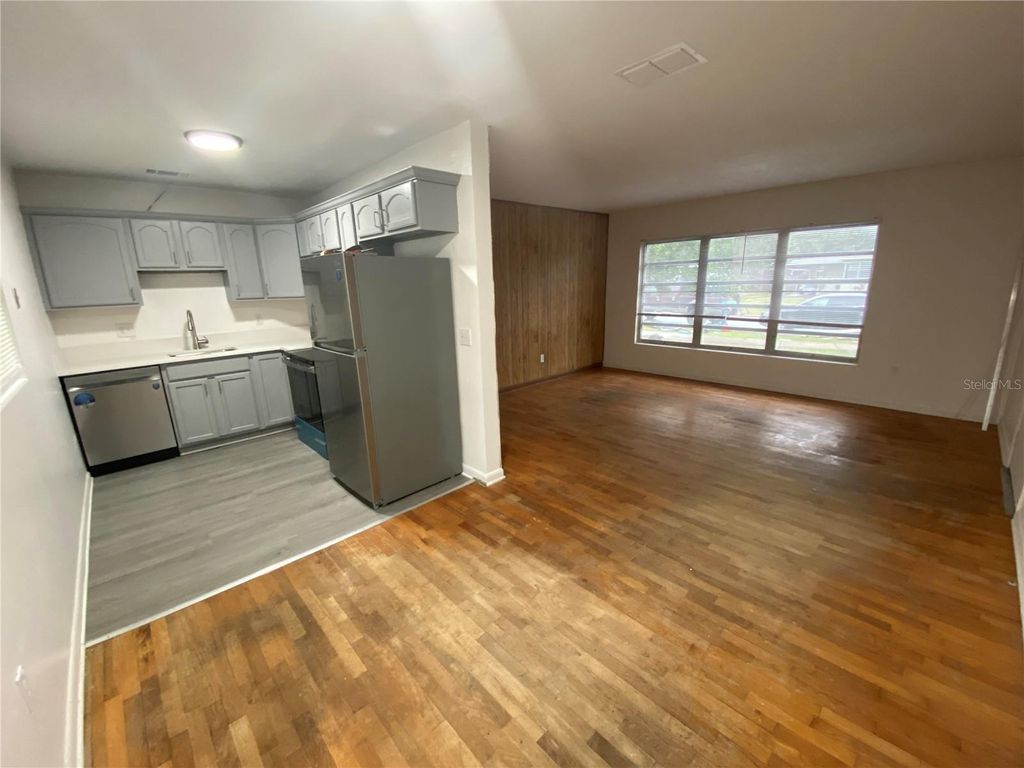 Photo of 5442 San Marino Place, Orlando, FL 32807 (MLS # O6380385)