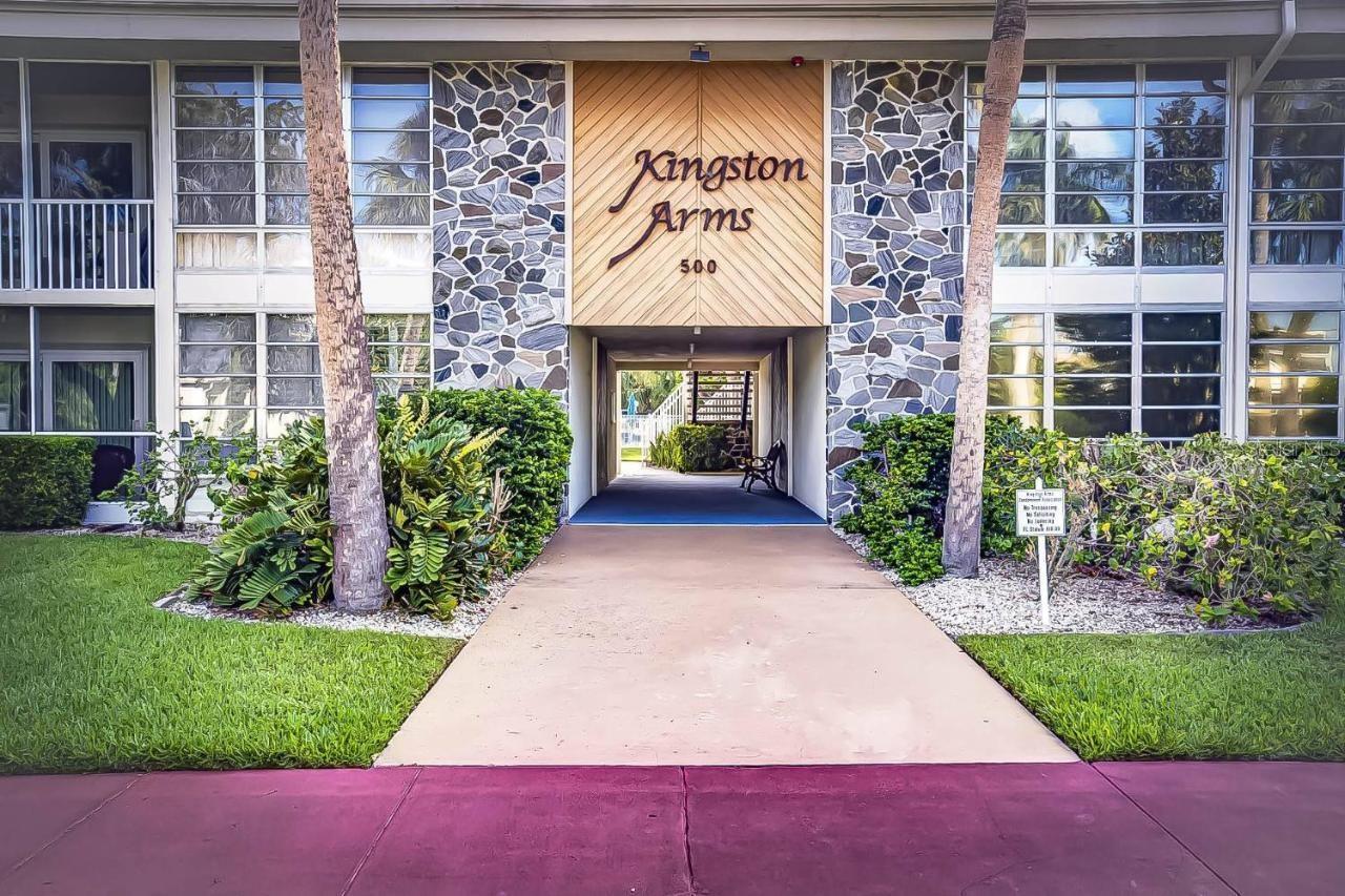 Walk to anything you need on St. Armand's Circle from the Kingston Arms Condo's. Spend time in paradise in this 1 bed, 1 full bath 2nd story unit. There is an elevator. The condo features a King-sized bed with views of the pool. Linens are provided along with a fully equipped kitchen, internet service and all utilities. This is 1 block from morning coffee, ice cream or a 5 Star meal. Dining and shopping is abundant. Whatever you're looking for, from casual to elegant, it can be found on the circle. Take a very short walk to the beach where many come for sunset every night. There is a free Trolley service that runs consistently from St. Armand's to downtown Sarasota.
This is a month to month rental.
*Discount for November & December.
2024
*January $2800
*Feb & March $3000
*April & May 2800
June & July $2600
August - October $1800
Nov & Dec $2100
Availability varies from 2 weeks to a monthly rental. In 2024 4/20-5/11 is NOT available.