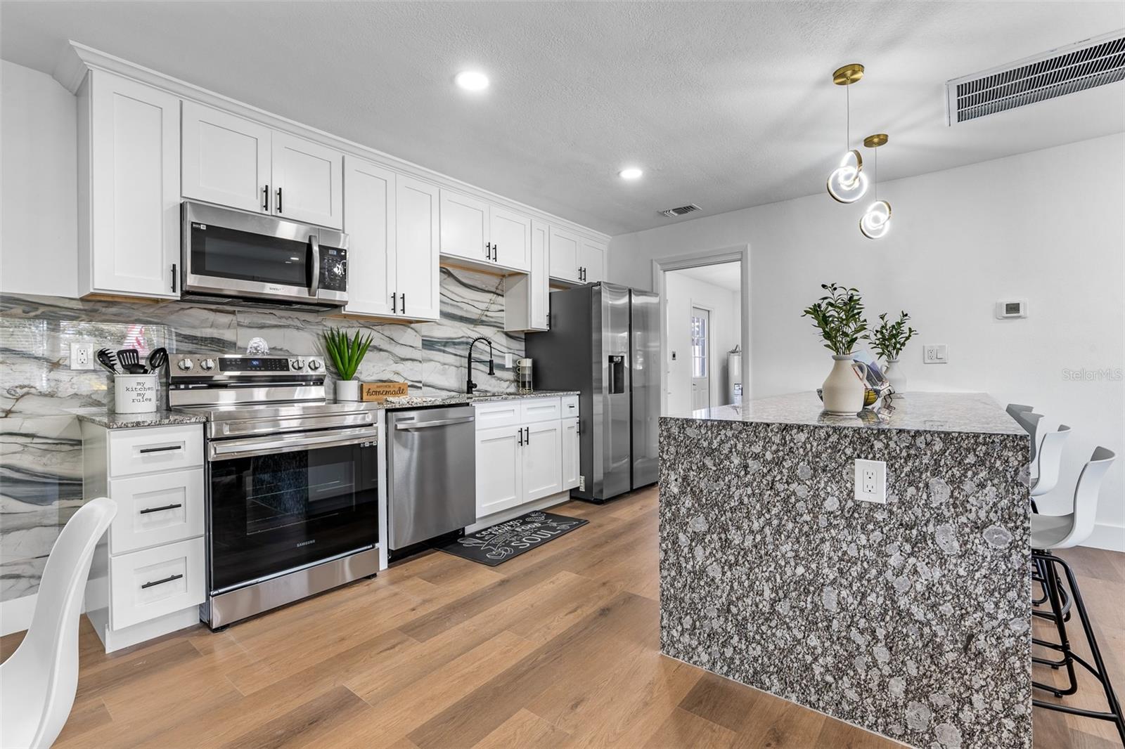 DOUGLAS MANOR ESTATES 2ND ADD - Residential