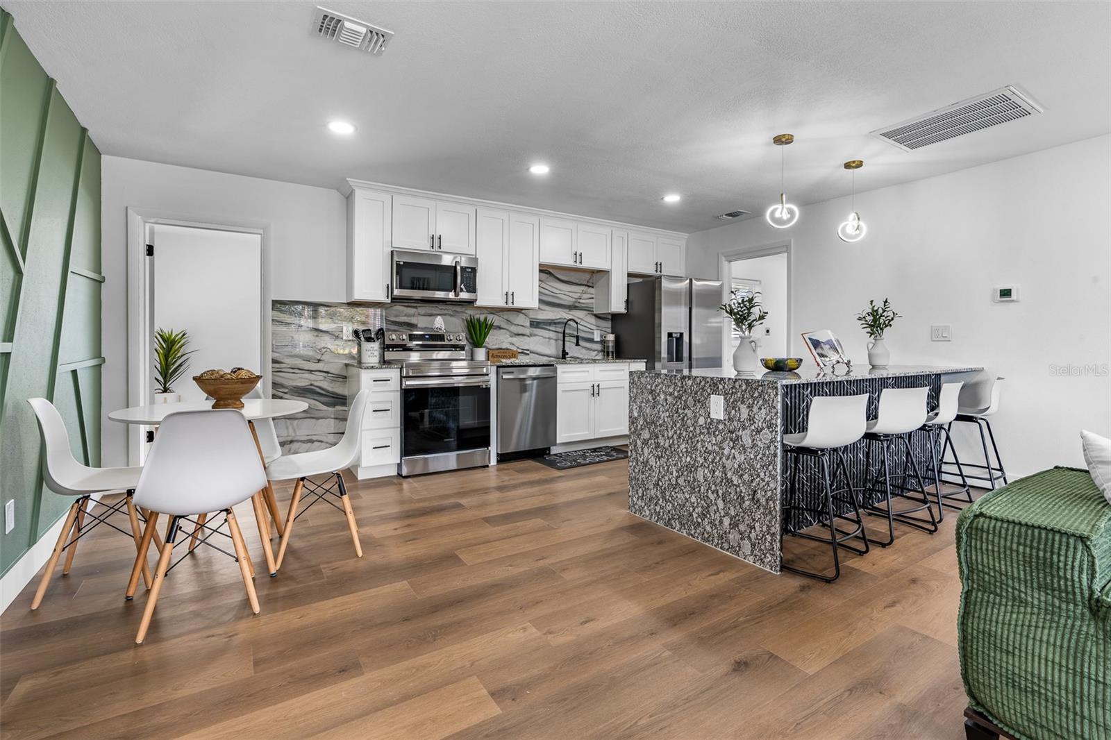 DOUGLAS MANOR ESTATES 2ND ADD - Residential