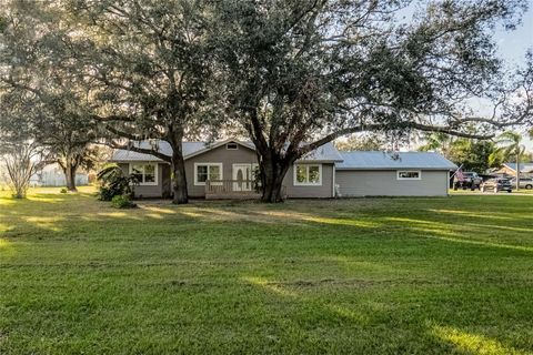 A home in LAKELAND