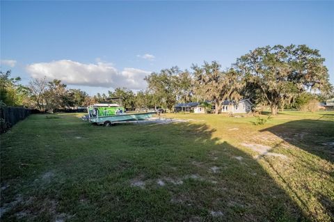 A home in LAKELAND