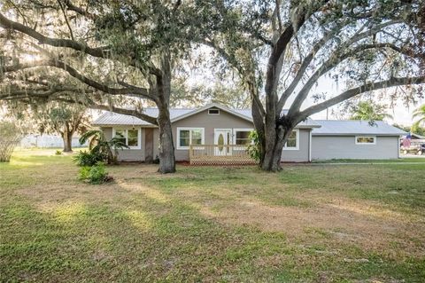 A home in LAKELAND