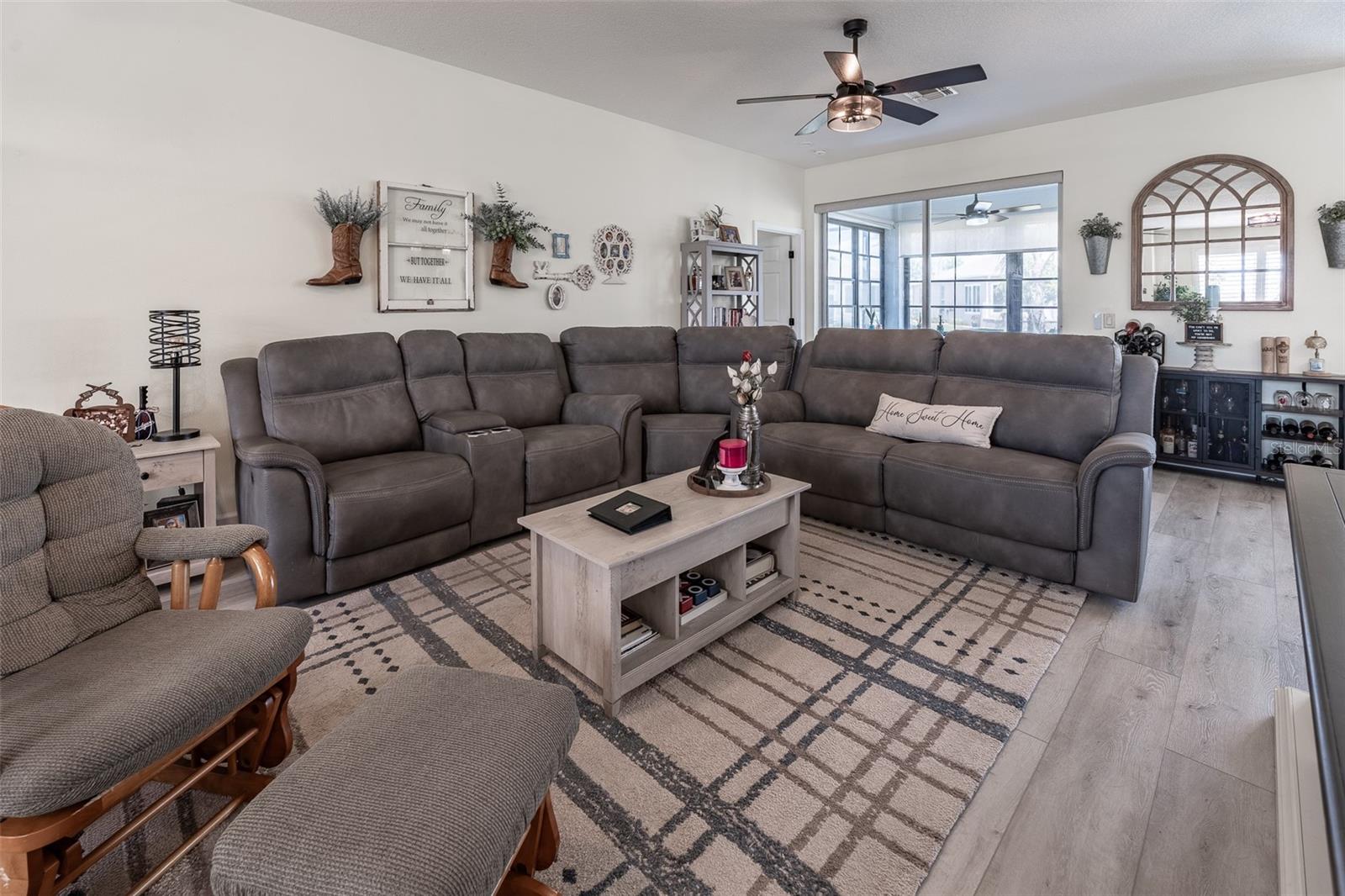 SUMMERGLEN - Residential