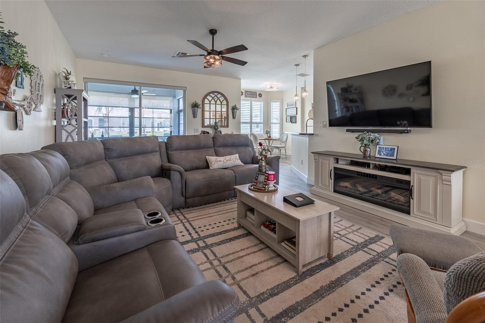 SUMMERGLEN - Residential