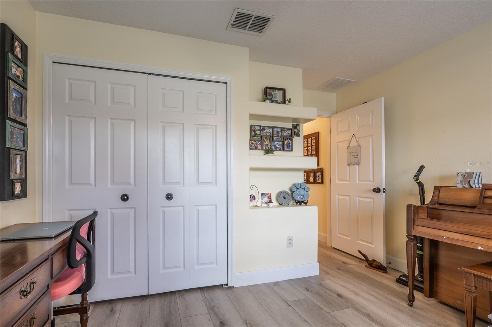 SUMMERGLEN - Residential