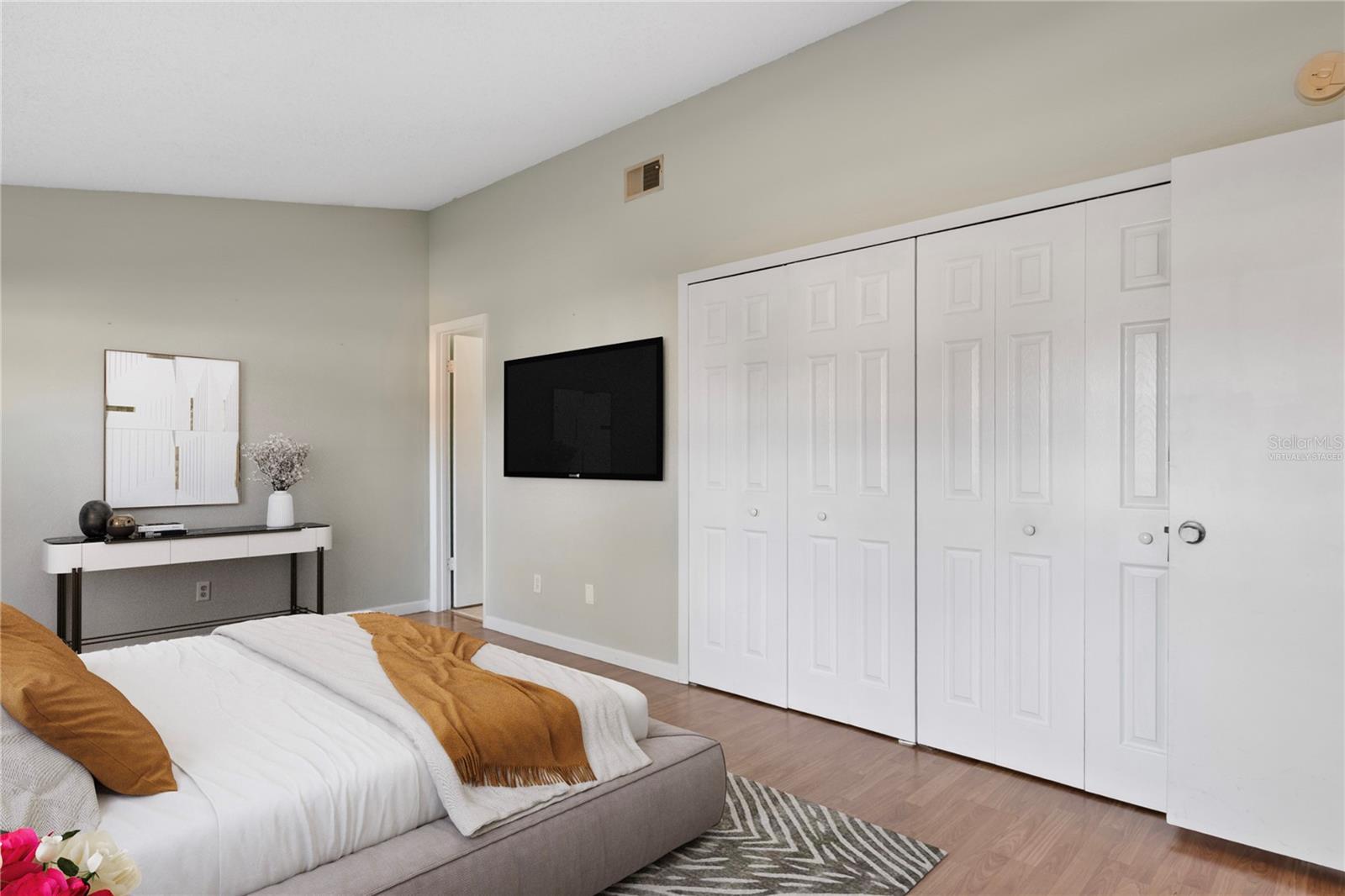 BENT TREE - Residential