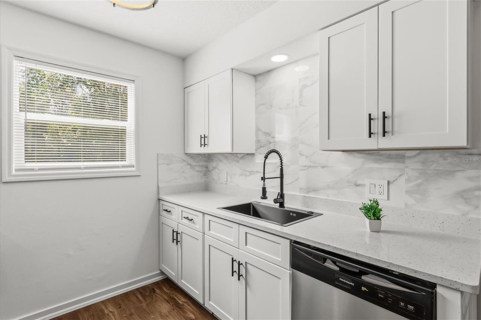 LAKE BREEZE ESTATES - Residential