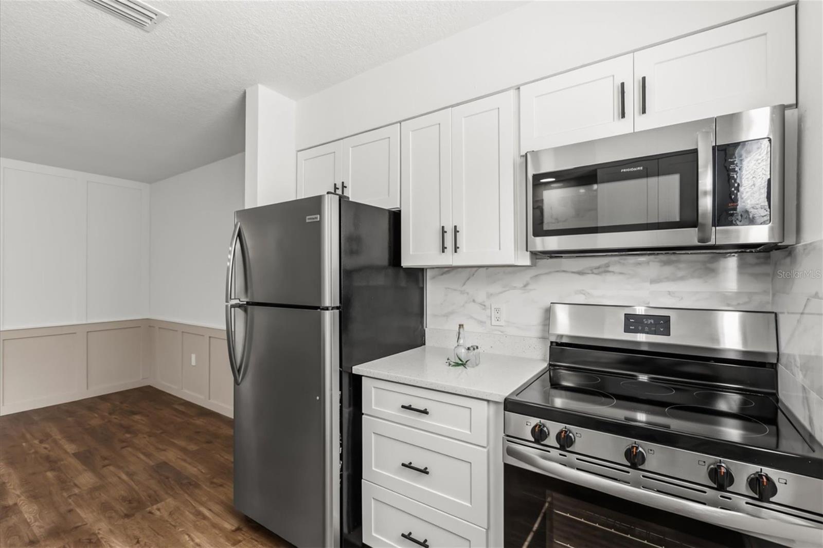 LAKE BREEZE ESTATES - Residential