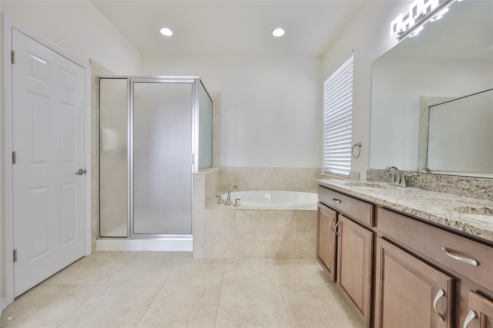 BAHIA LAKES PH 4 - Residential