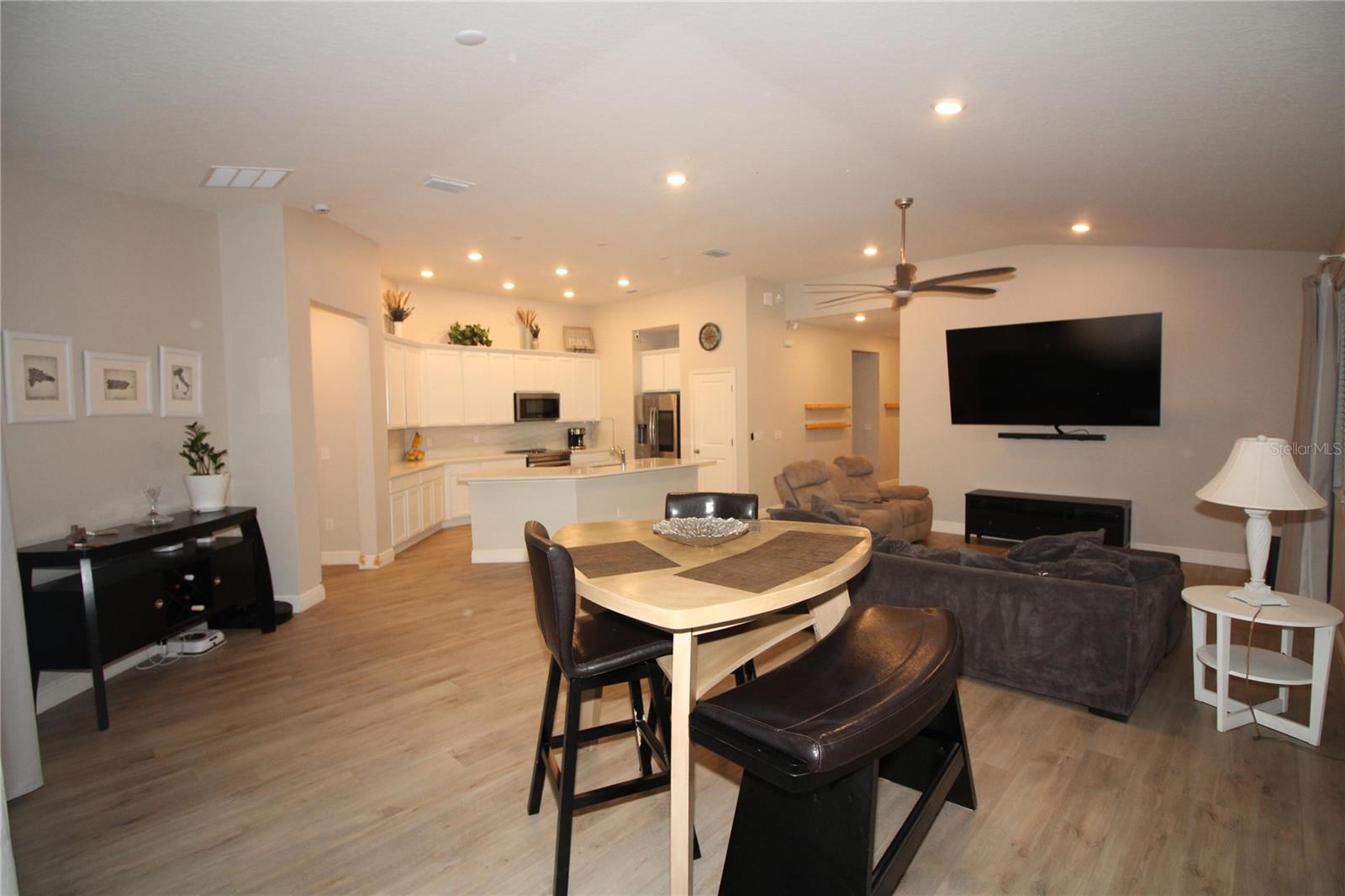 WILLIAMS POINTE - Residential