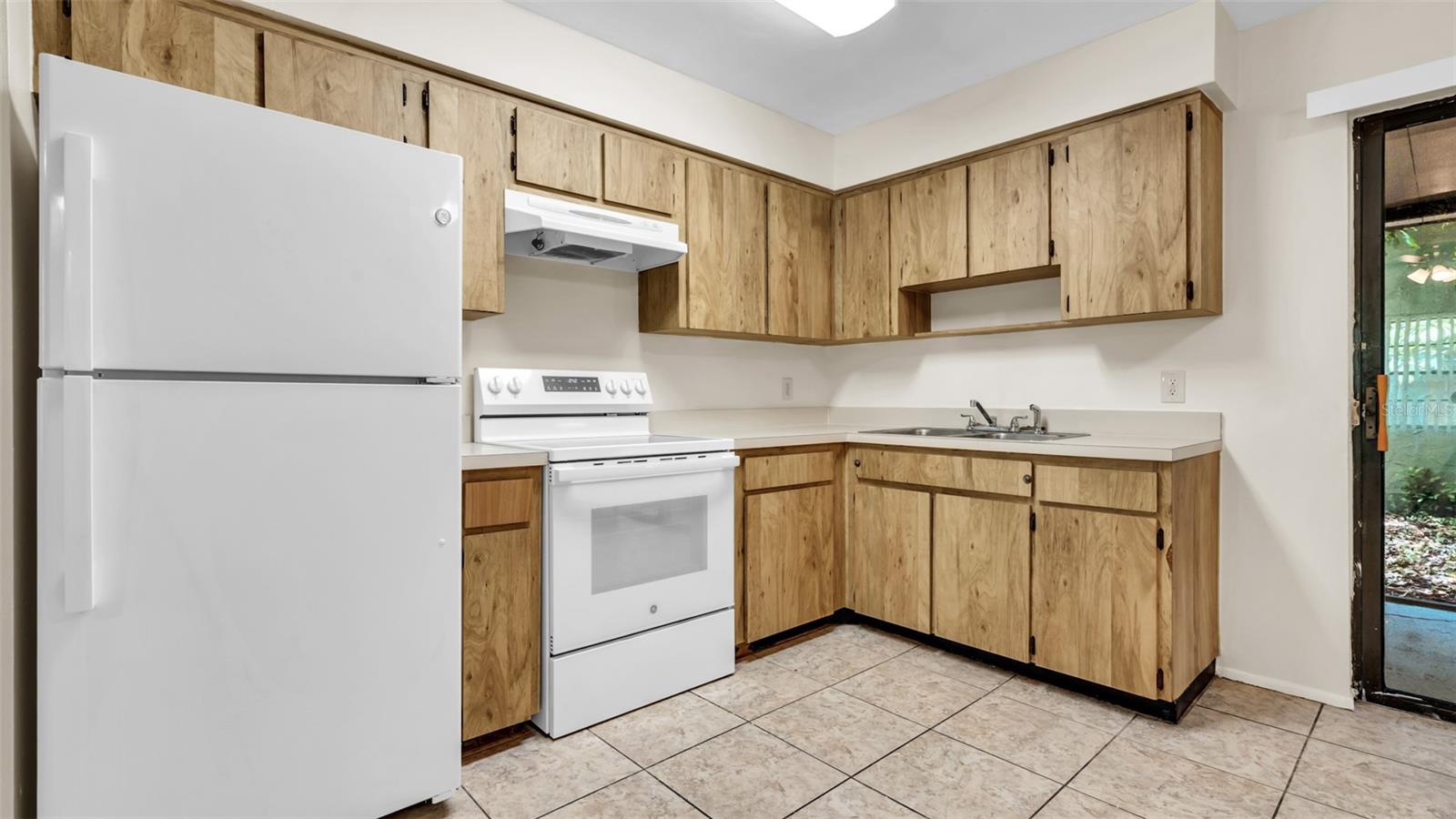 ROOSEVELT GROVES - Residential Lease