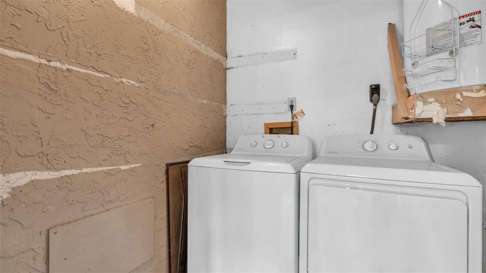 ROOSEVELT GROVES - Residential Lease