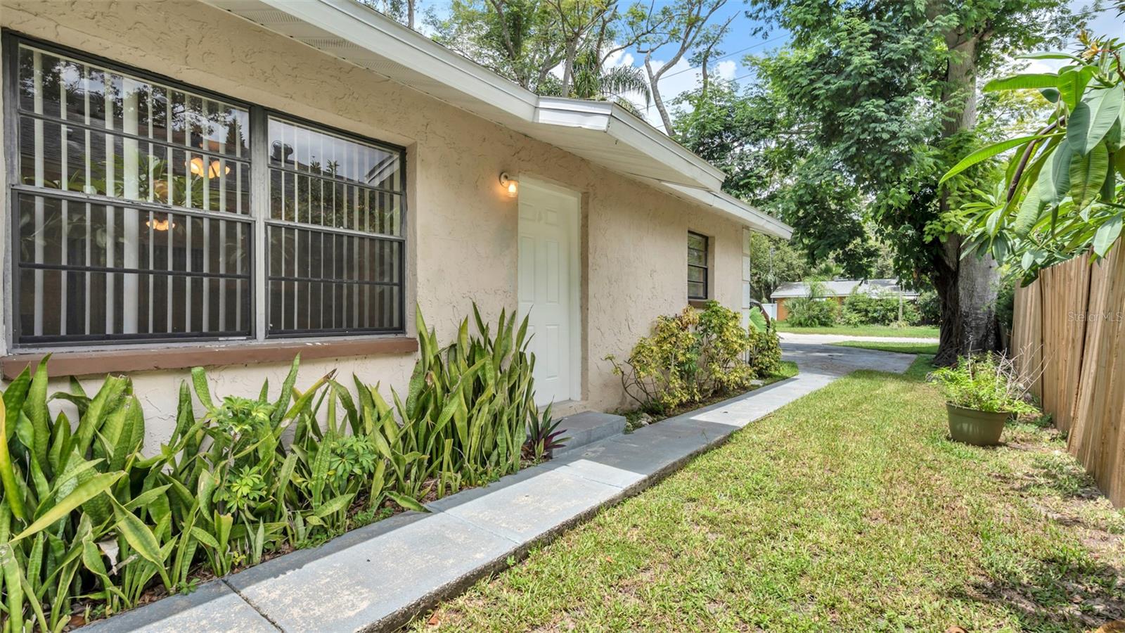 ROOSEVELT GROVES - Residential Lease