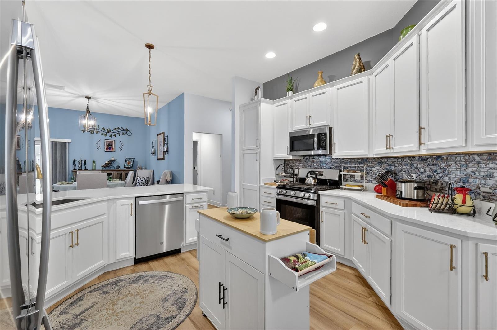 VILLAGE OF LAKE DENHAM - Residential