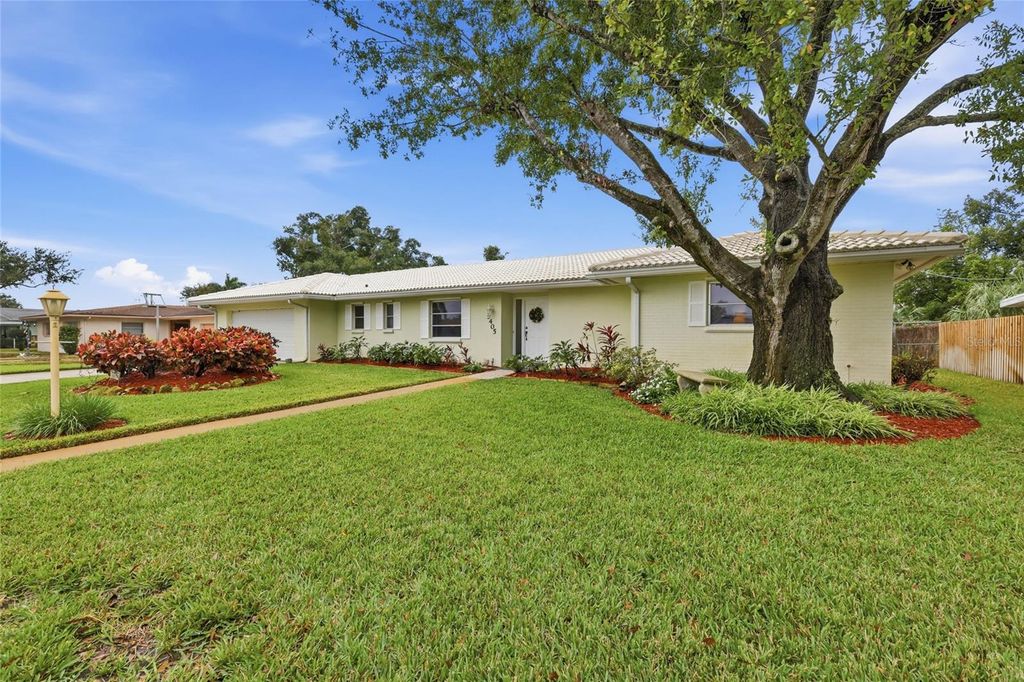 Photo of 5405 7th Avenue Drive W, Bradenton, FL 34209 (MLS # A4674590)