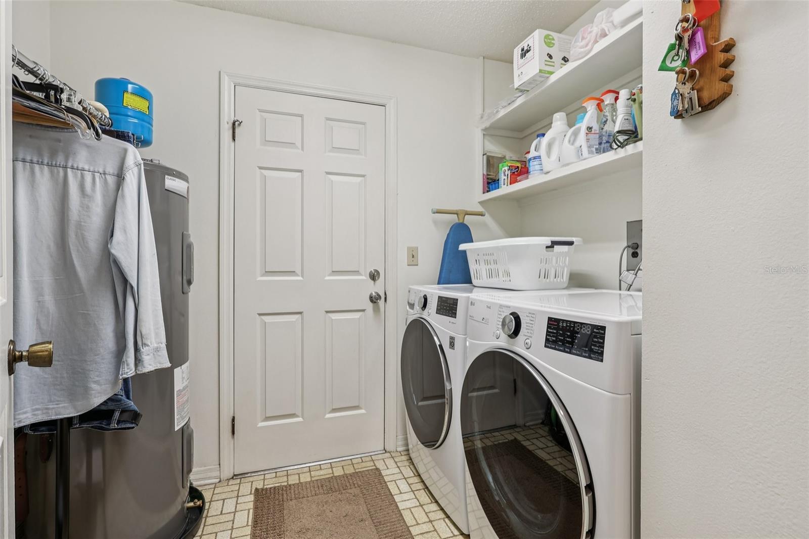 SHIRLEY SHORES - Residential