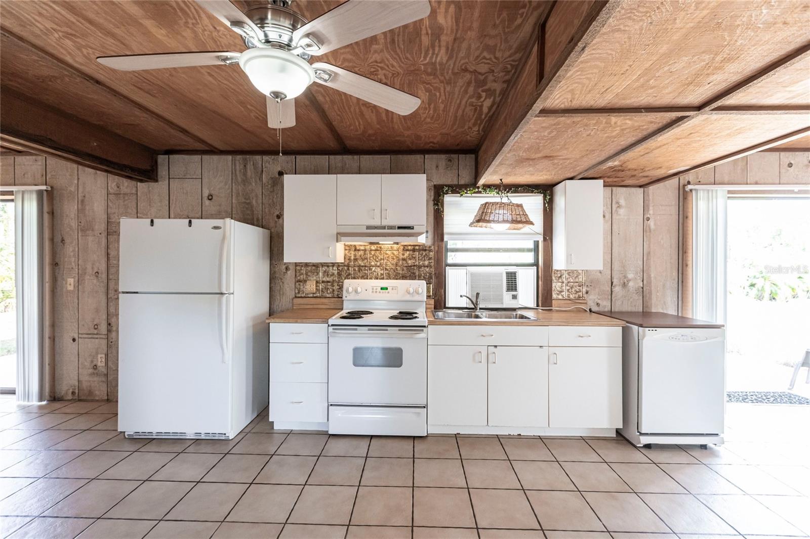 ISLAND ESTATES - Residential