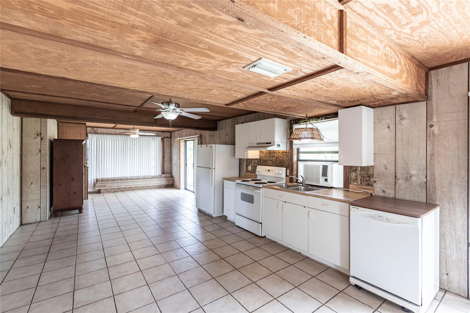 ISLAND ESTATES - Residential