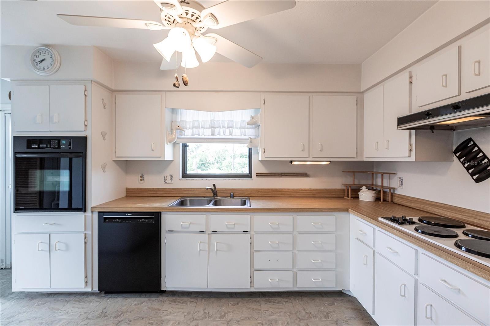 ISLAND ESTATES - Residential