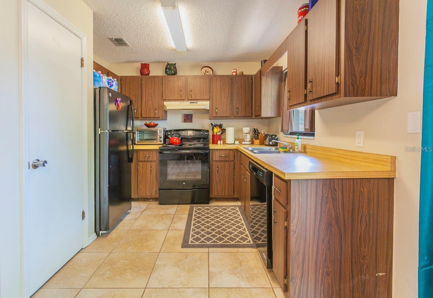 LAKE WEIR GARDENS - Residential