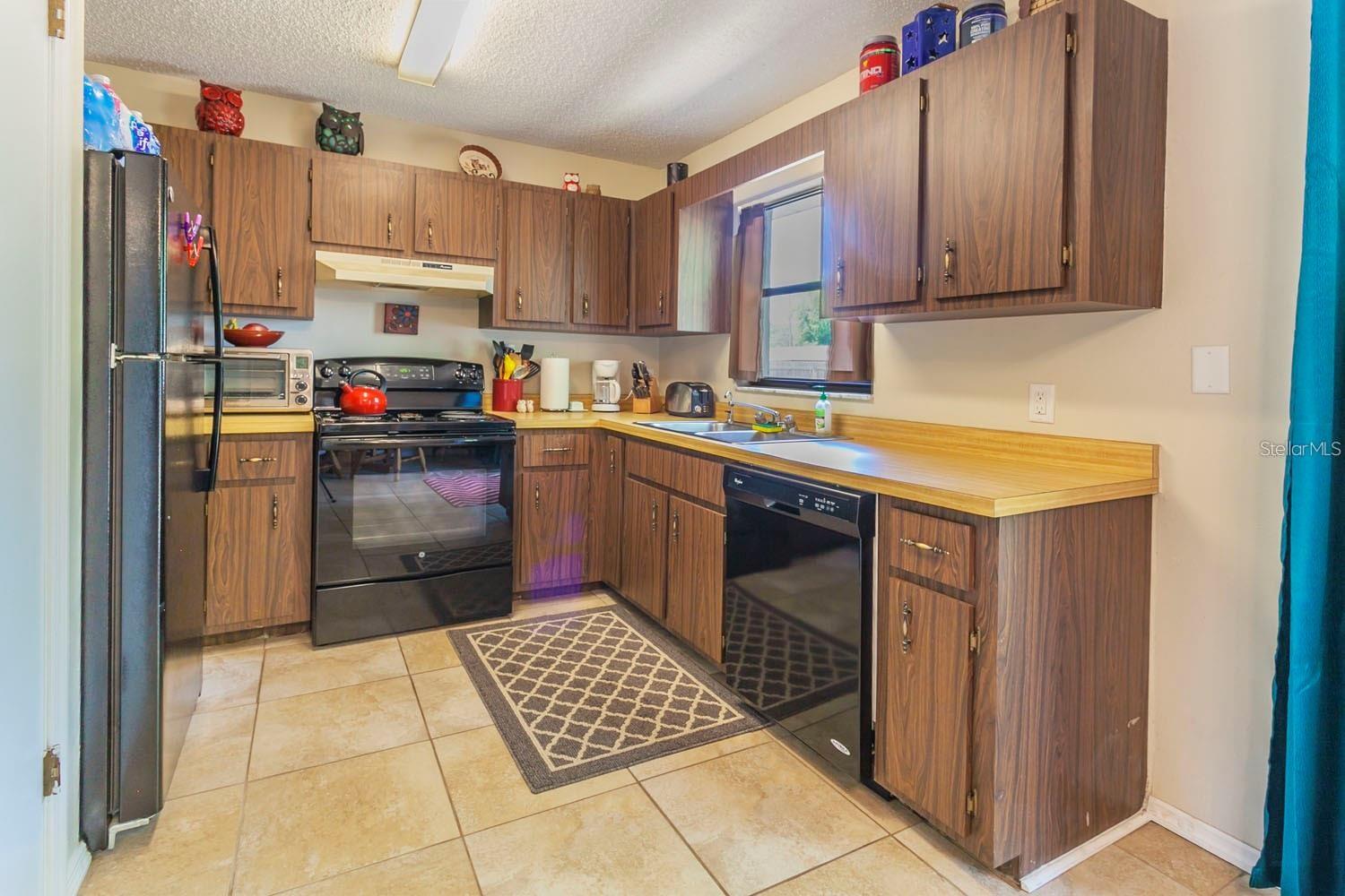 LAKE WEIR GARDENS - Residential