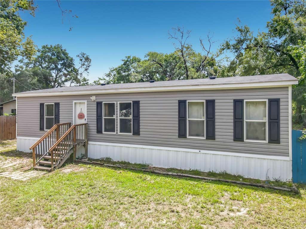 Photo of 40628 Palm Drive, Eustis, FL 32736 (MLS # G5115039)