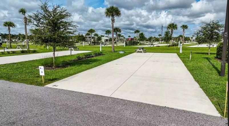 RESORT/CANOPY OAKS - Land