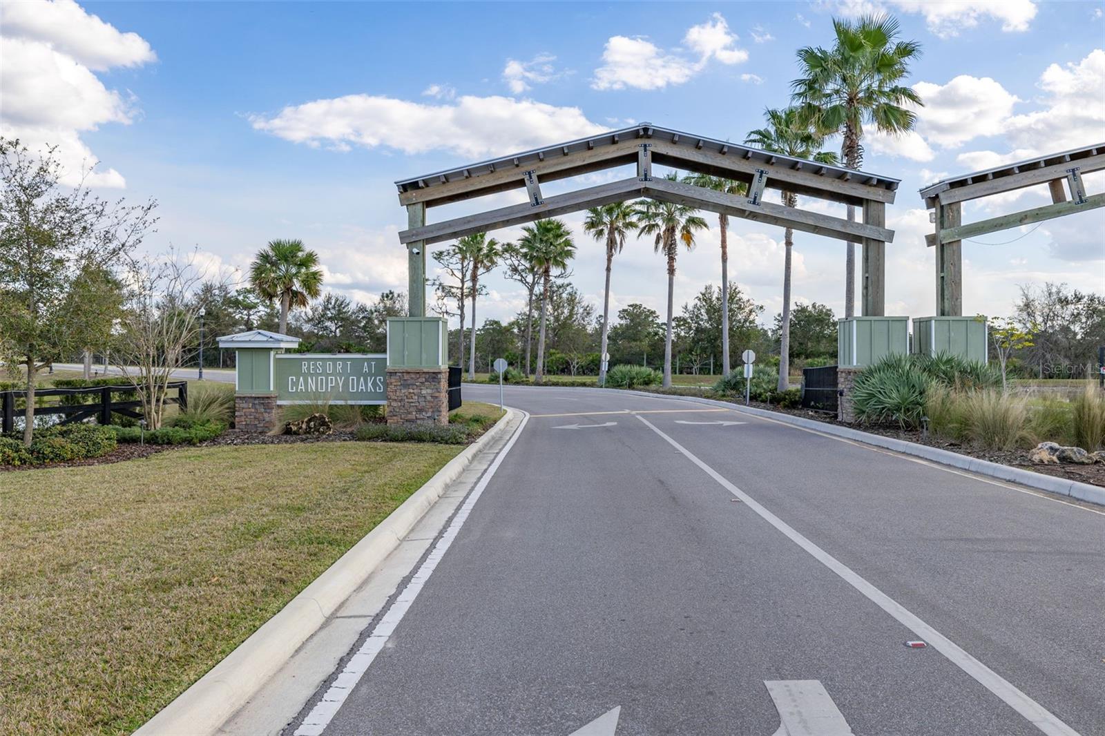 RESORT/CANOPY OAKS - Land