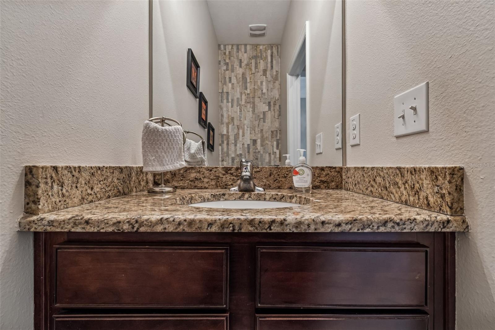 STONELEDGE - Residential