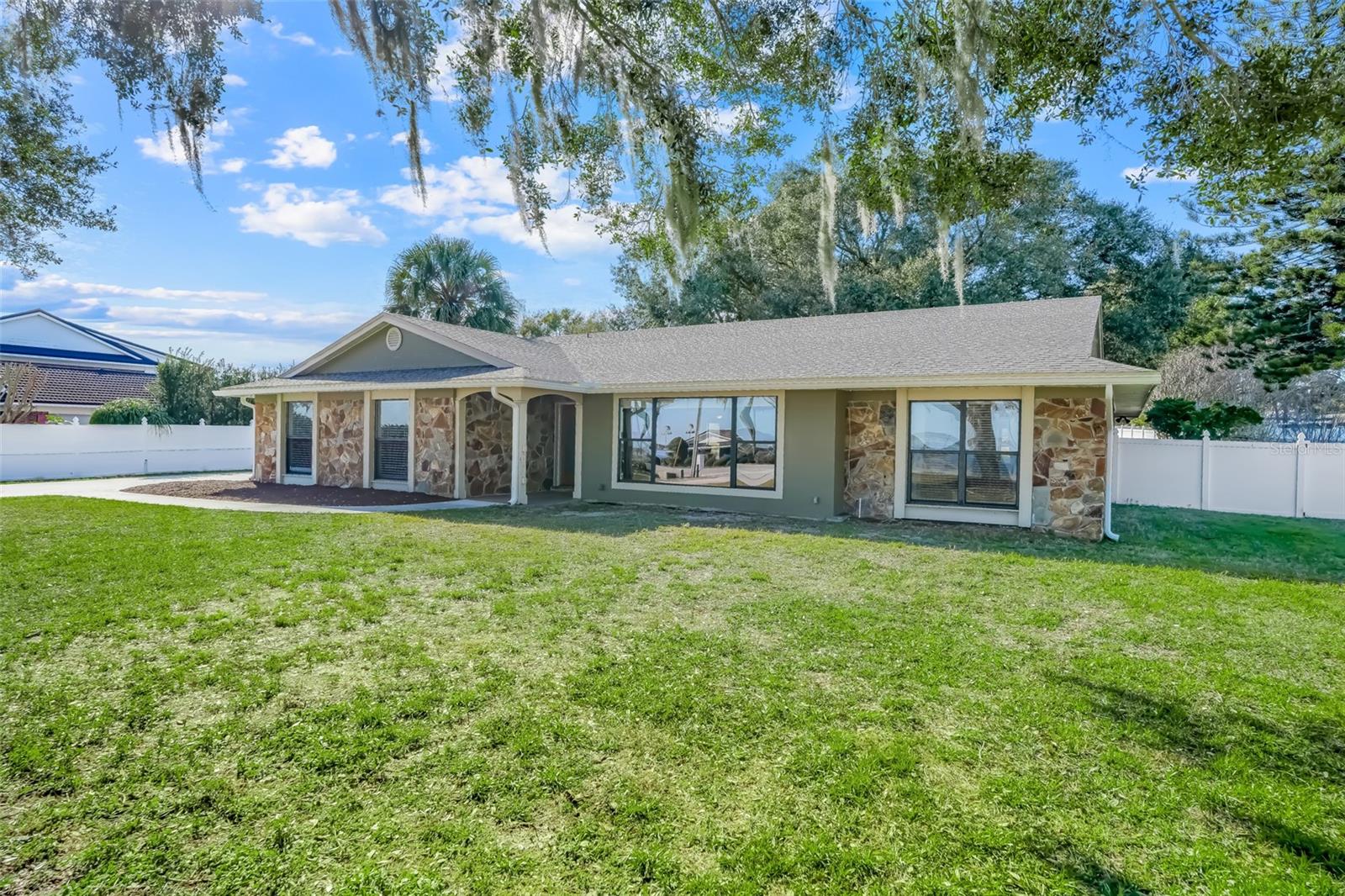 LAKE DORA HARBOUR - Residential