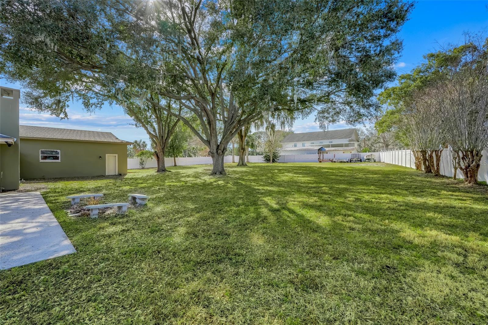 LAKE DORA HARBOUR - Residential