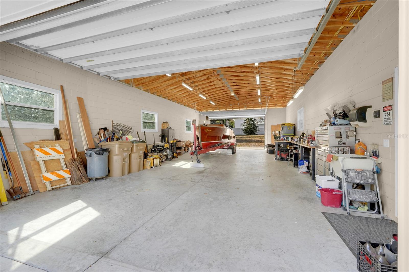 3111 LAKESHORE DRIVE