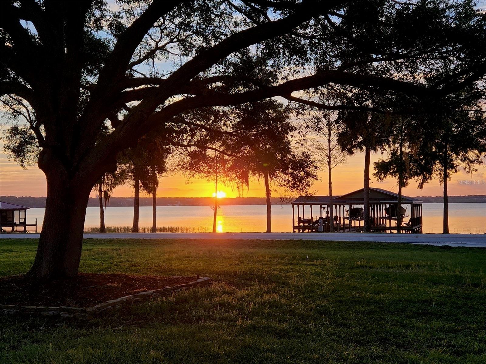 LAKE DORA HARBOUR - Residential