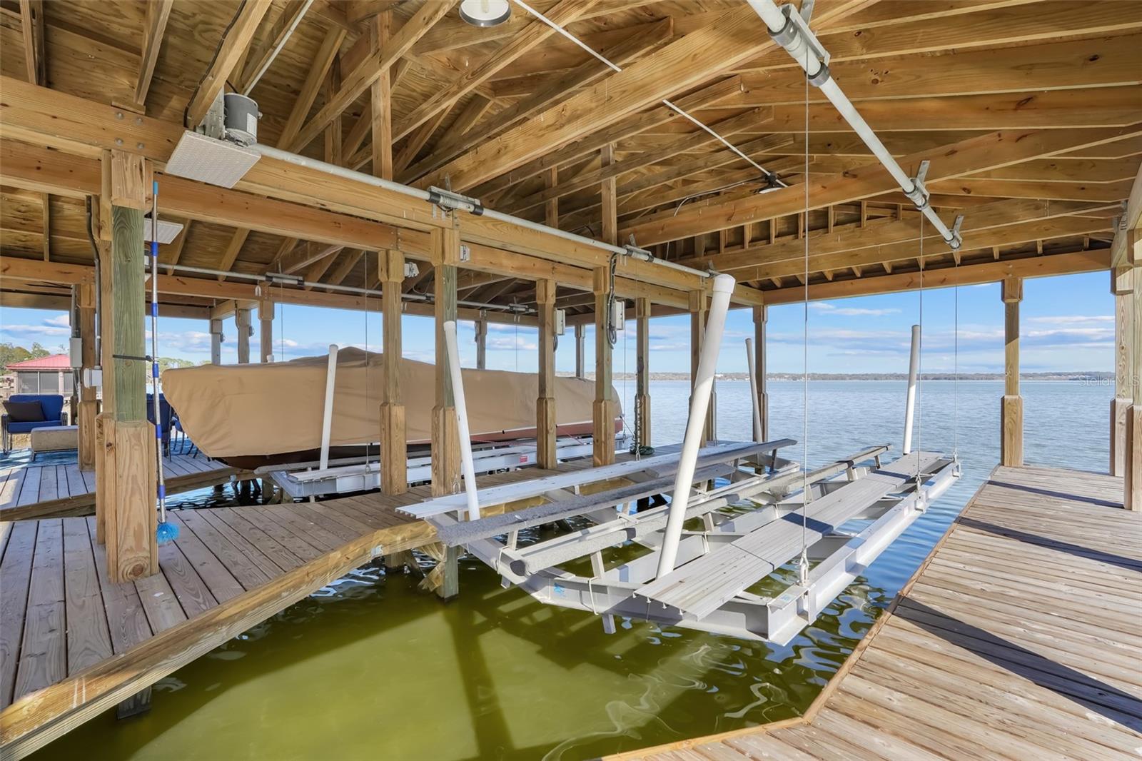 3111 LAKESHORE DRIVE