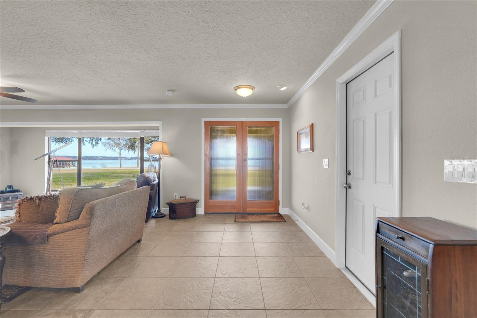 3111 LAKESHORE DRIVE