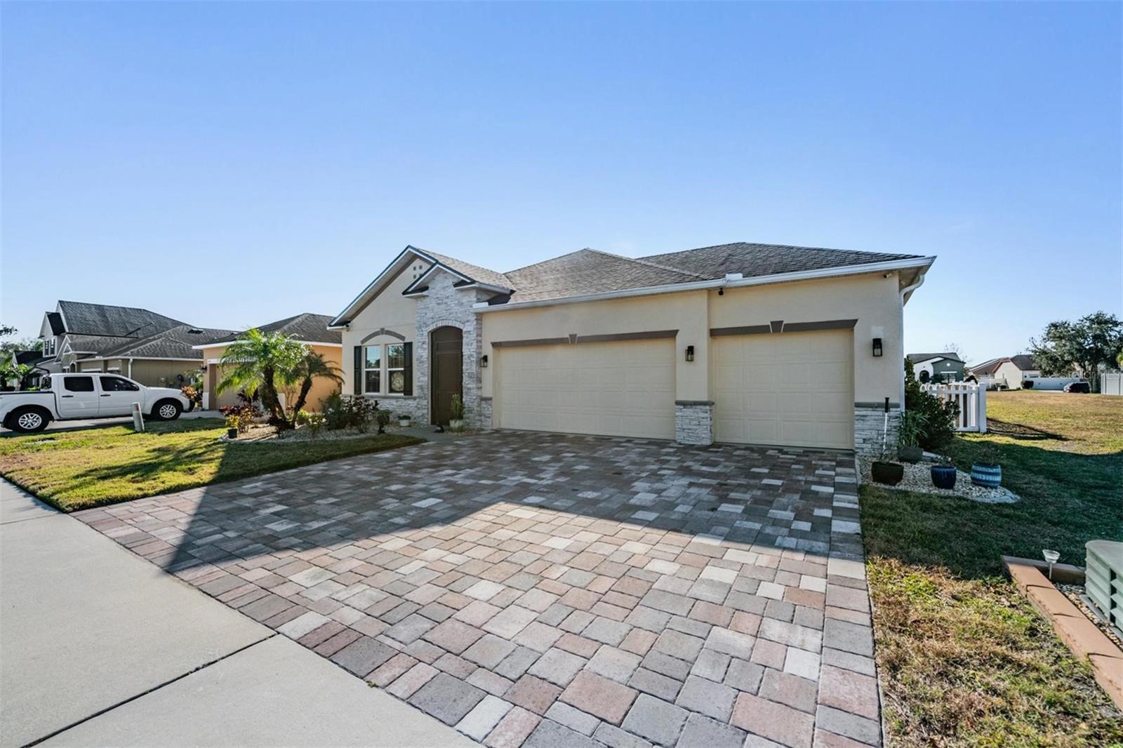 DORAL POINTE NORTH - Residential