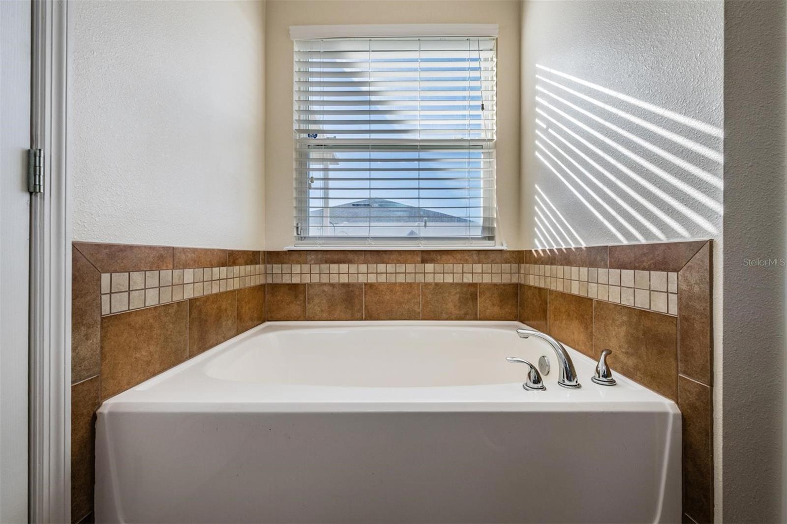 DORAL POINTE NORTH - Residential