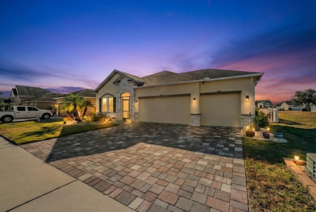 DORAL POINTE NORTH - Residential