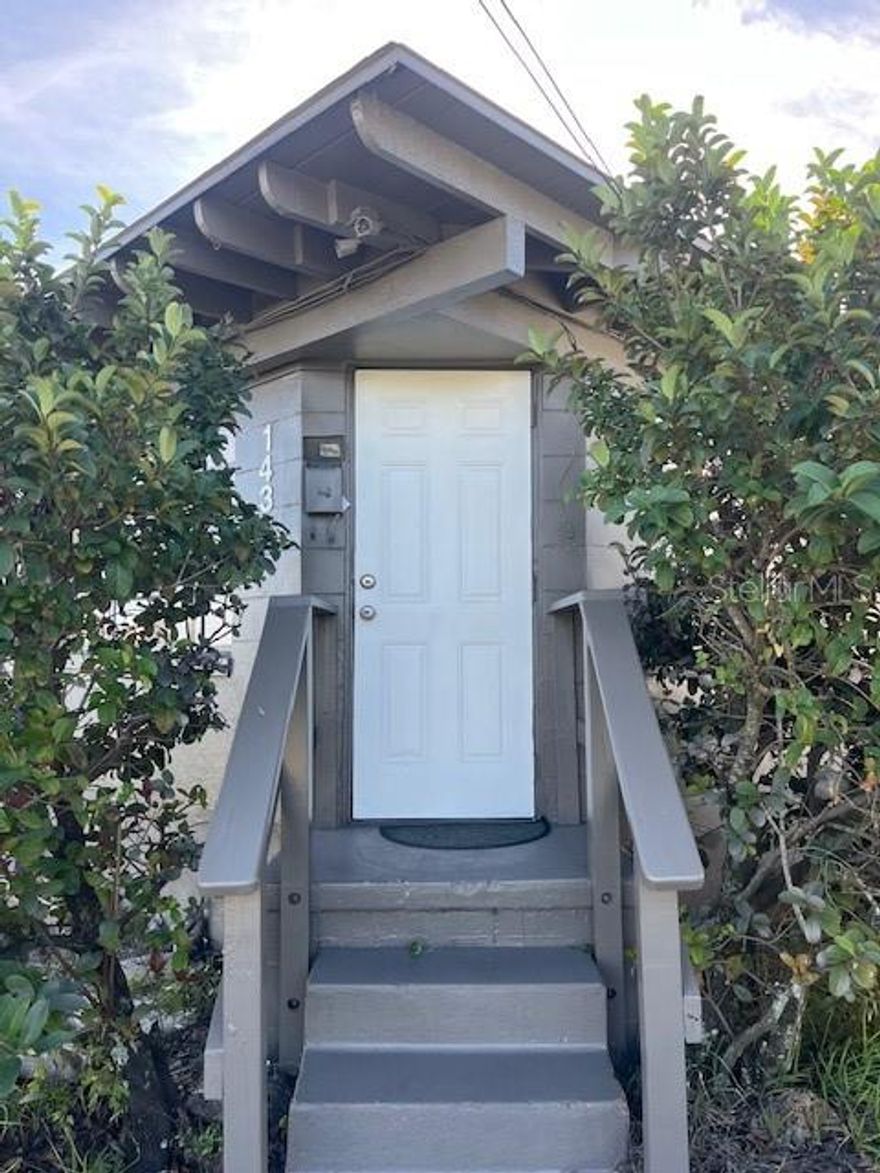 Updated 2 bedroom and 1 bath apartment located in the heart of the industrial district of Winter Park 32789. Close to Advent Health (Rollins campus), I-4 , Orange Avenue, 17-92, Rollins College, Fairbanks, Mills 50, College Park and Downtown Winter Park. Please no pets.