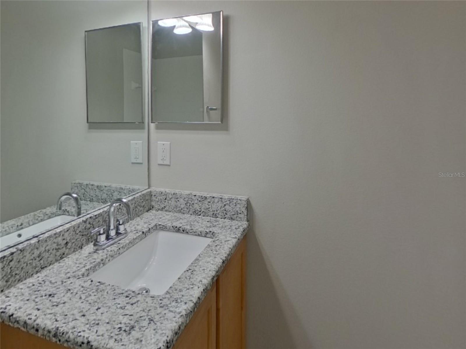 TIERRA DEL SOL PH 01 - Residential Lease