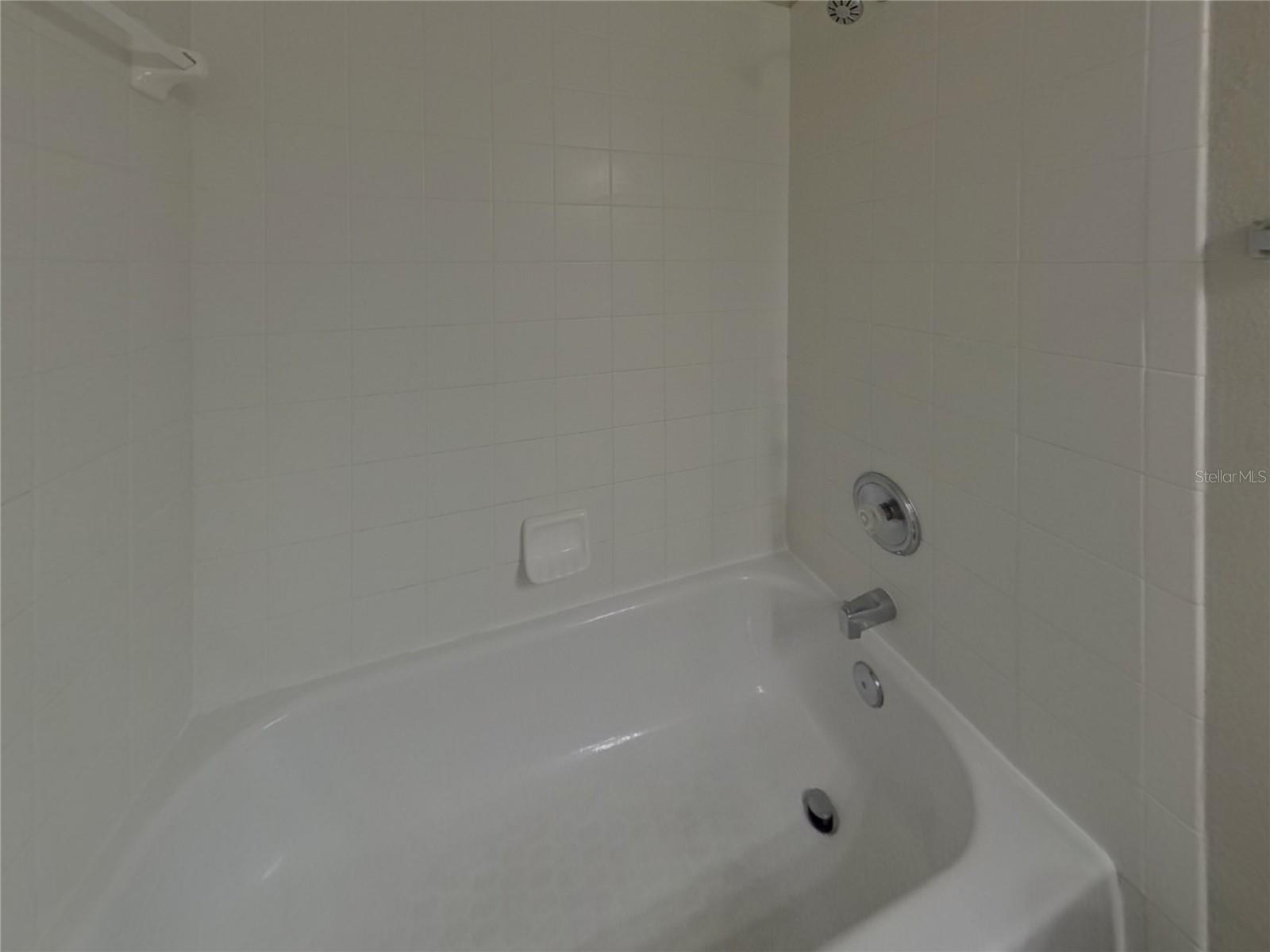 TIERRA DEL SOL PH 01 - Residential Lease