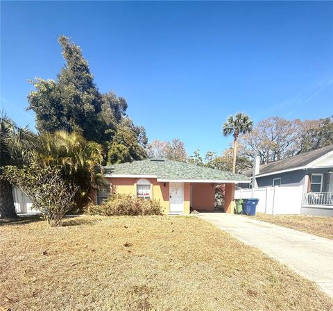 Photo of 2913 W Kathleen Street, Tampa, FL 33607 (MLS # TB8476785)