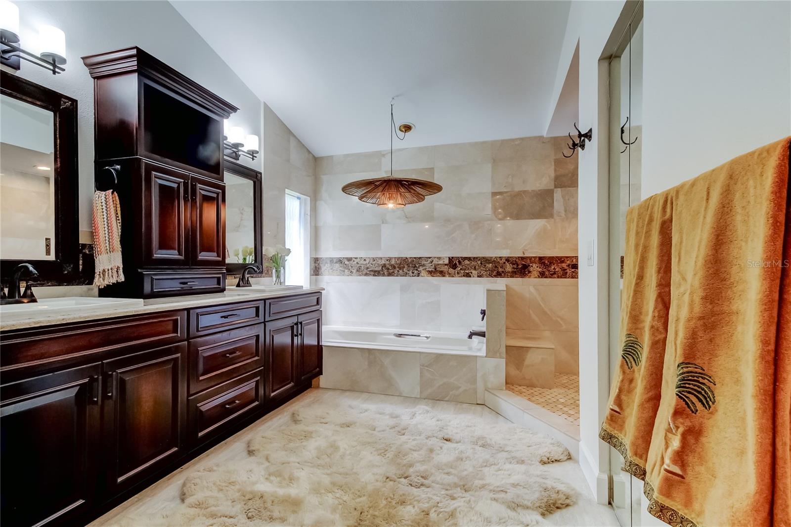 RAINBOW FARMS - Residential