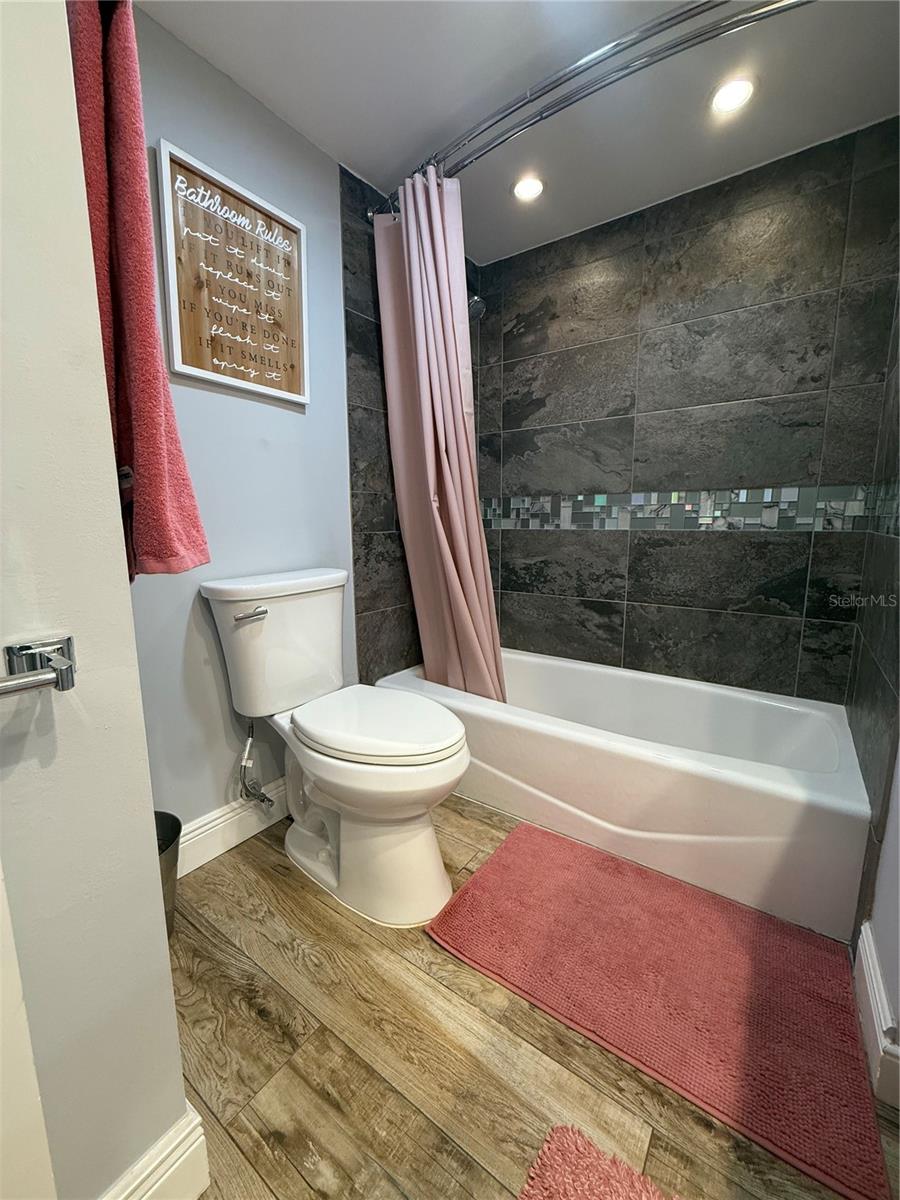 ONE THOUSAND OAKS REP - Residential