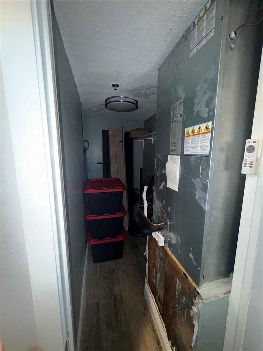 ONE THOUSAND OAKS REP - Residential