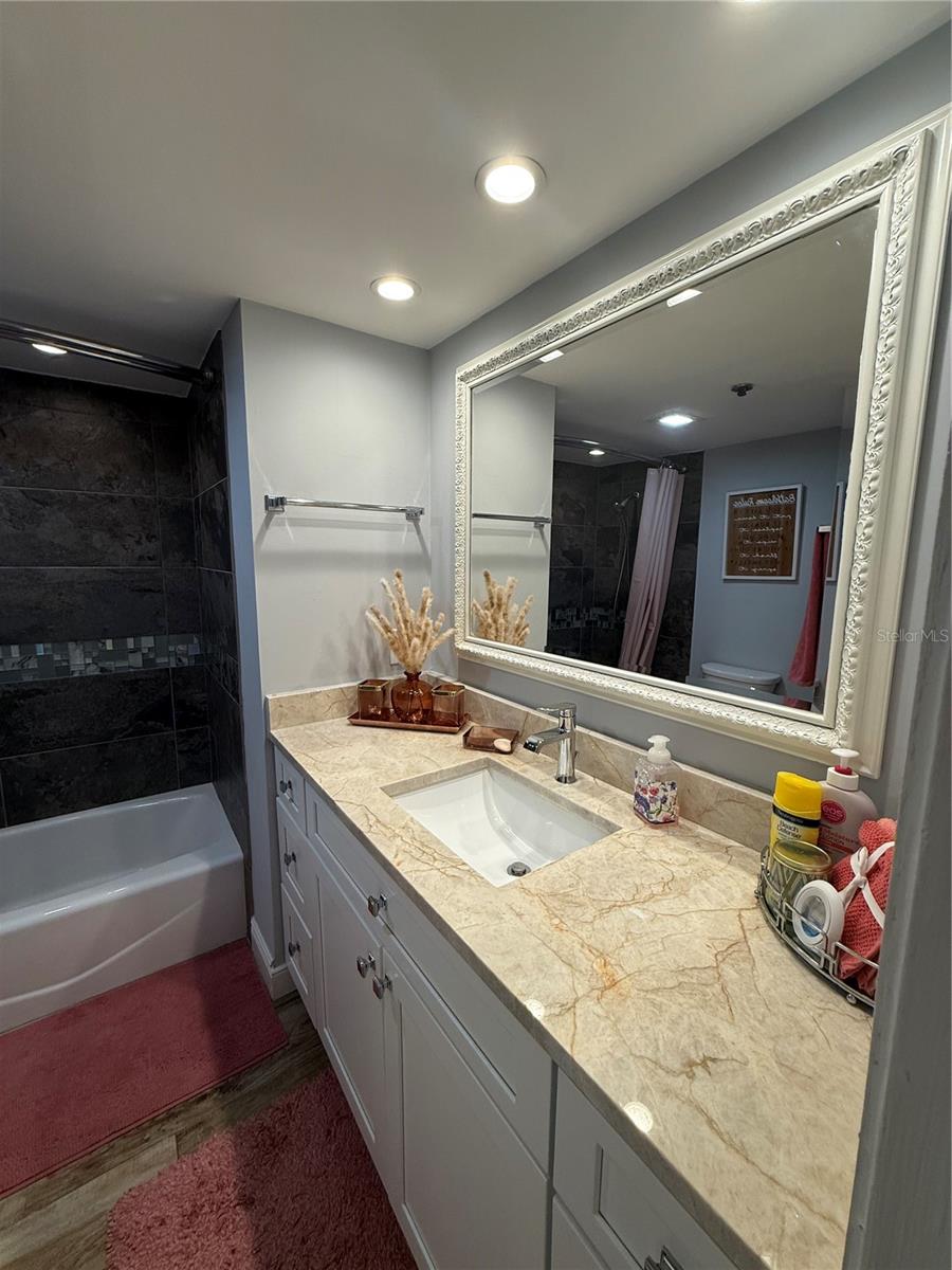 ONE THOUSAND OAKS REP - Residential