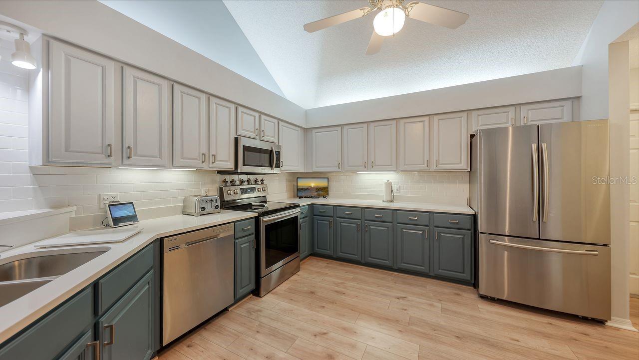 CALUMET AT CENTERGATE 1 - Residential