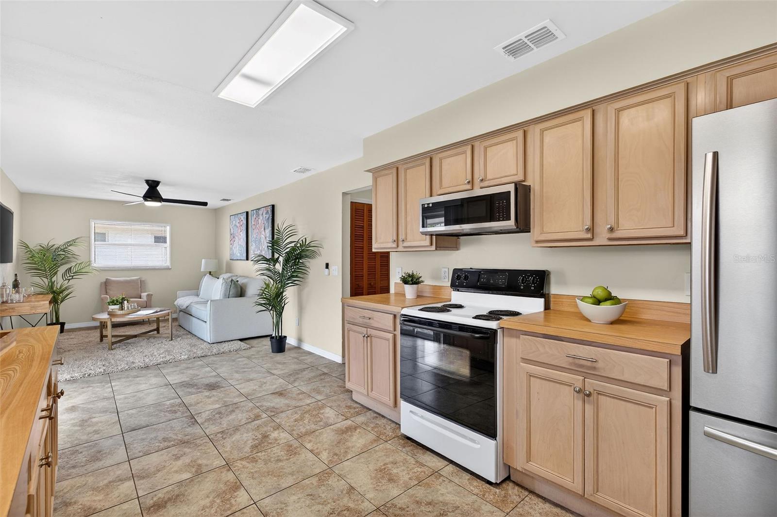 HOWELL ESTATES REP - Residential